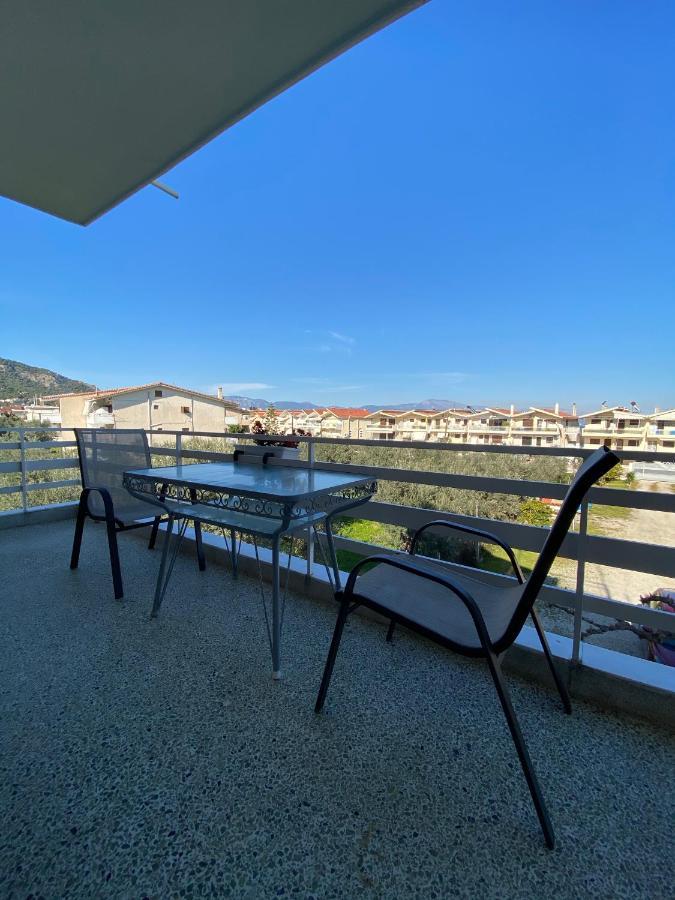Mpanos Sea Apartment 2 Loutra Oraias Elenis Exteriör bild