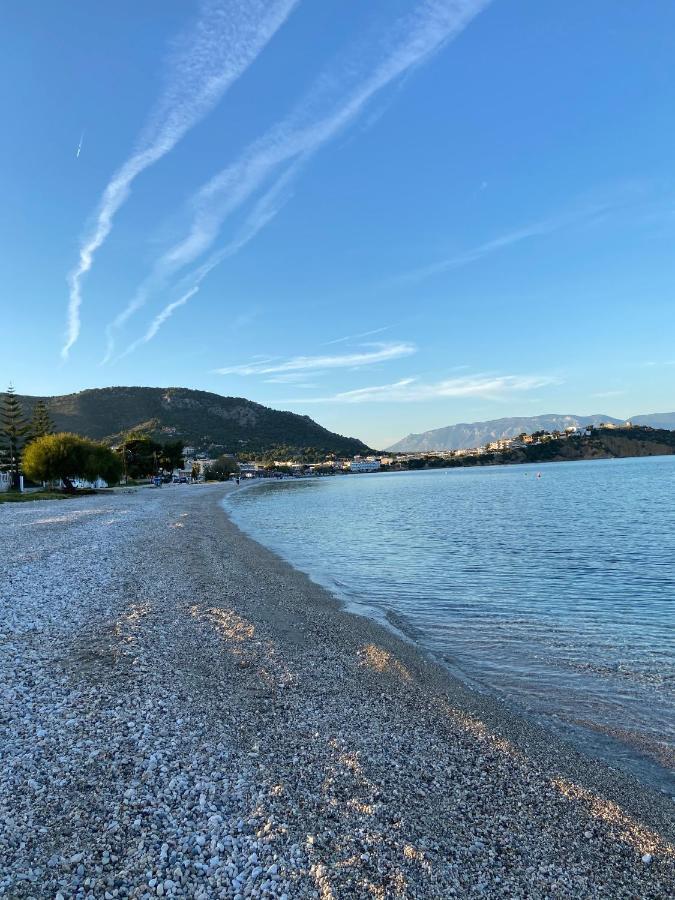 Mpanos Sea Apartment 2 Loutra Oraias Elenis Exteriör bild